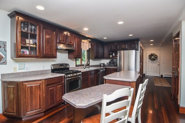 8 Martin Rd, Brookfield, MA 01506