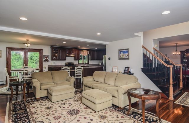 8 Martin Rd, Brookfield, MA 01506
