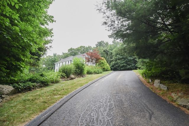 8 Martin Rd, Brookfield, MA 01506