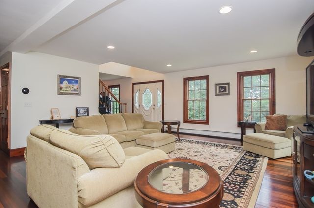 8 Martin Rd, Brookfield, MA 01506