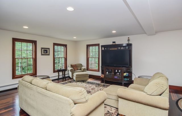 8 Martin Rd, Brookfield, MA 01506
