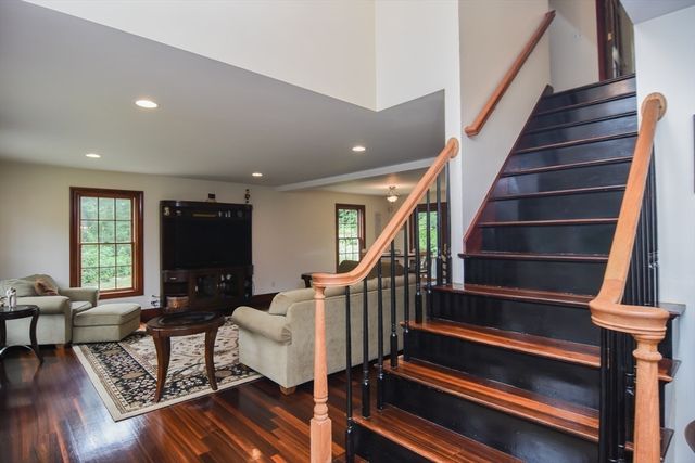 8 Martin Rd, Brookfield, MA 01506