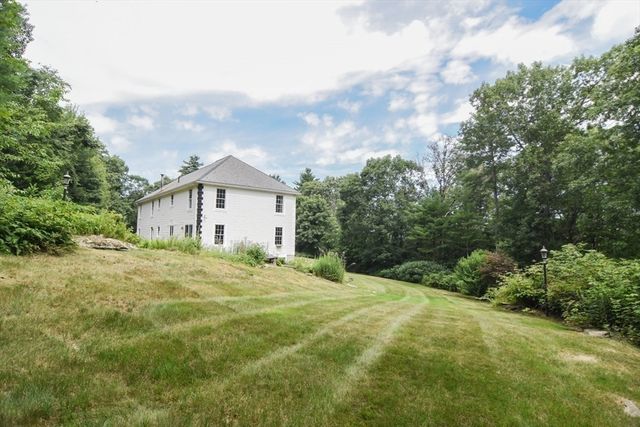 8 Martin Rd, Brookfield, MA 01506