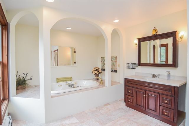8 Martin Rd, Brookfield, MA 01506