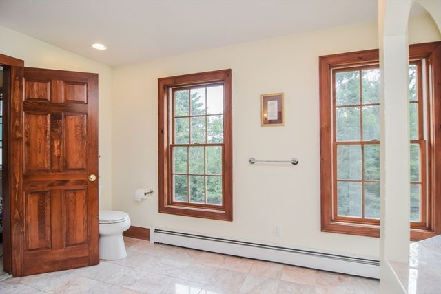 8 Martin Rd, Brookfield, MA 01506