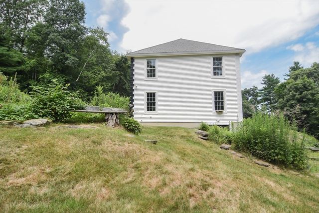 8 Martin Rd, Brookfield, MA 01506