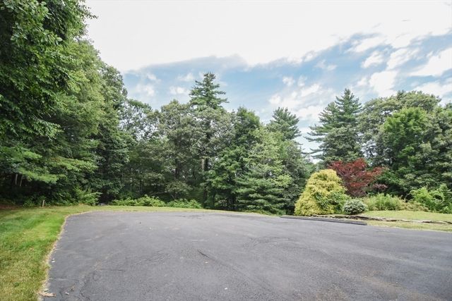 8 Martin Rd, Brookfield, MA 01506