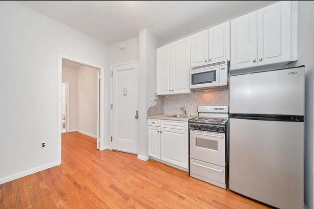 454 9th Ave Apt 8, New York City, NY 10018