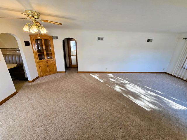 801 Iowa Street, Dysart, IA 52224