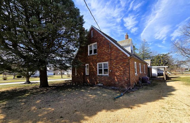 801 Iowa Street, Dysart, IA 52224