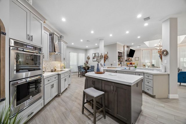 2102 Hickory Village Circle, Kingwood, TX 77345