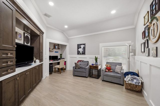 2102 Hickory Village Circle, Kingwood, TX 77345