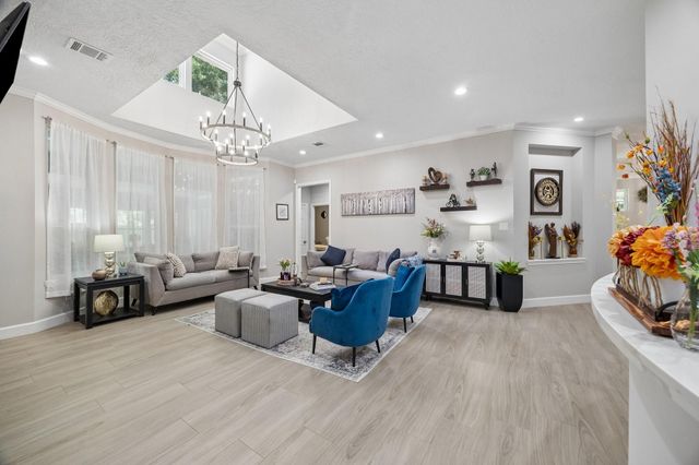 2102 Hickory Village Circle, Kingwood, TX 77345