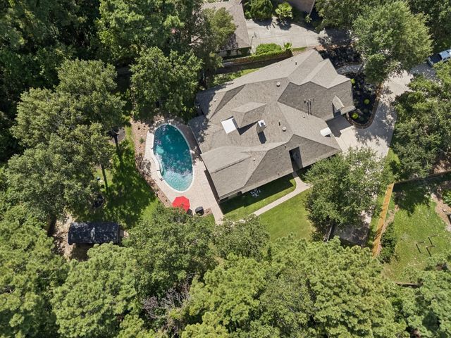 2102 Hickory Village Circle, Kingwood, TX 77345