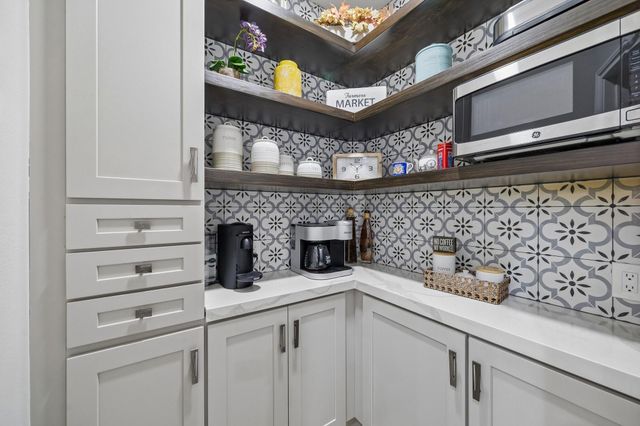2102 Hickory Village Circle, Kingwood, TX 77345