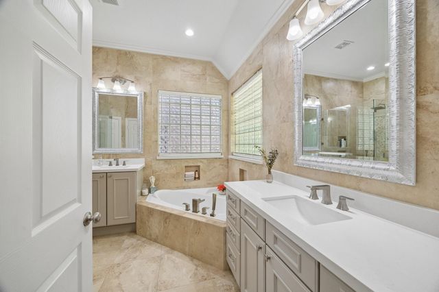 2102 Hickory Village Circle, Kingwood, TX 77345