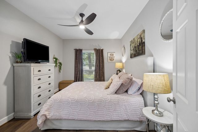 2102 Hickory Village Circle, Kingwood, TX 77345