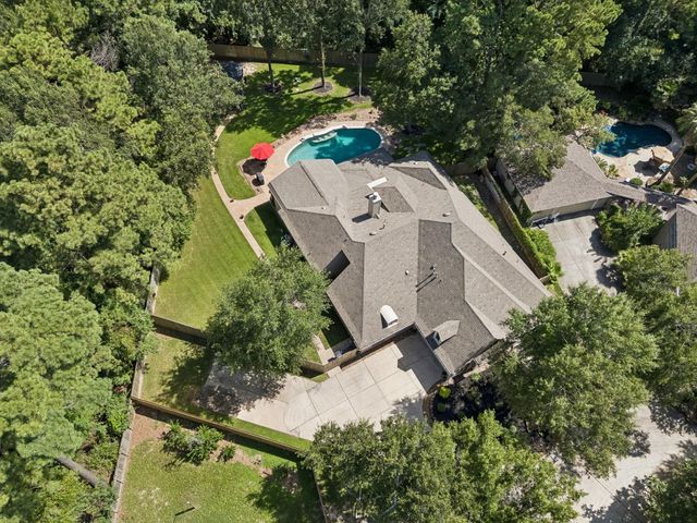 2102 Hickory Village Circle, Kingwood, TX 77345