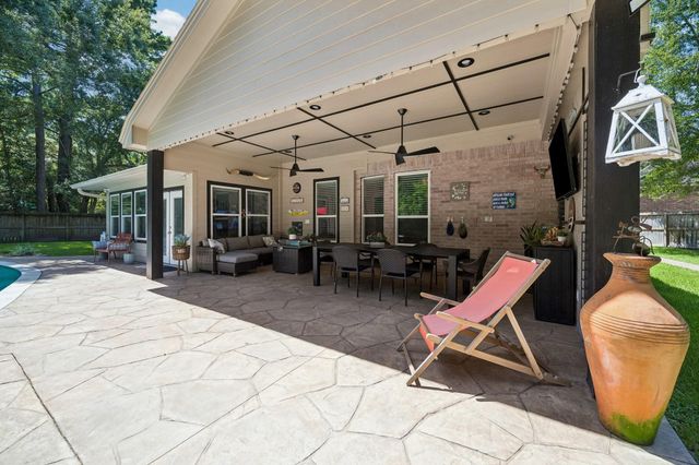 2102 Hickory Village Circle, Kingwood, TX 77345