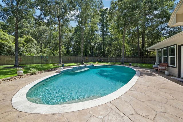 2102 Hickory Village Circle, Kingwood, TX 77345