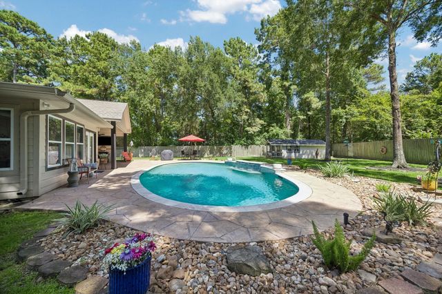 2102 Hickory Village Circle, Kingwood, TX 77345