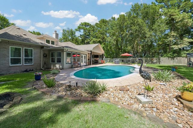 2102 Hickory Village Circle, Kingwood, TX 77345
