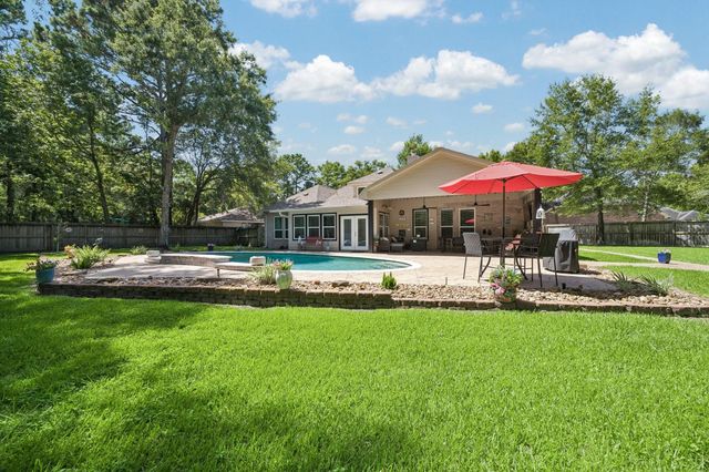 2102 Hickory Village Circle, Kingwood, TX 77345