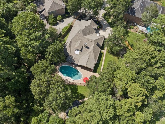 2102 Hickory Village Circle, Kingwood, TX 77345