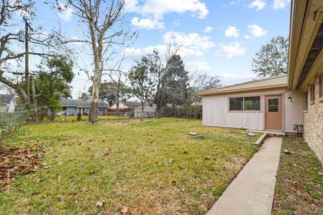 304 Cypress Street, Alvin, TX 77511