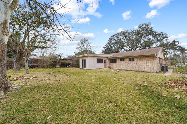 304 Cypress Street, Alvin, TX 77511