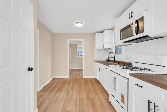 21044 Sunset Avenue, Warren, MI 48091