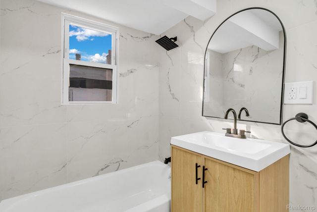 21044 Sunset Avenue, Warren, MI 48091