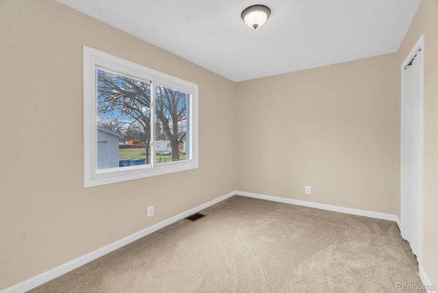 21044 Sunset Avenue, Warren, MI 48091