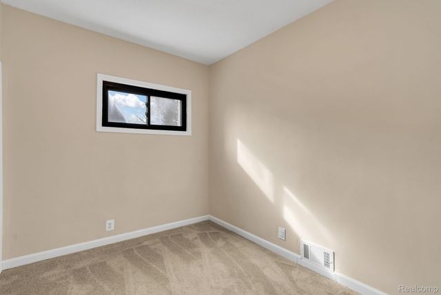 21044 Sunset Avenue, Warren, MI 48091