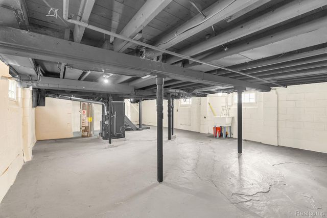 21044 Sunset Avenue, Warren, MI 48091