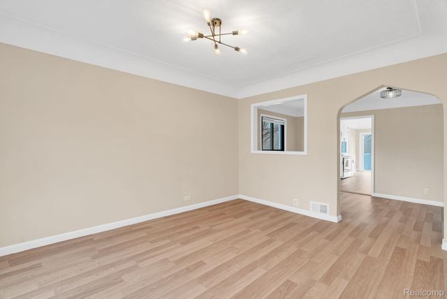 21044 Sunset Avenue, Warren, MI 48091