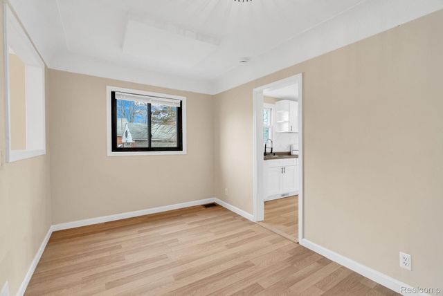 21044 Sunset Avenue, Warren, MI 48091