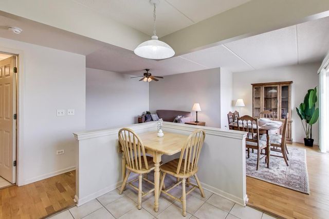 4534 N Cumberland Avenue 101, Chicago, IL 60656