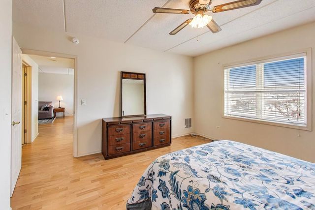 4534 N Cumberland Avenue 101, Chicago, IL 60656