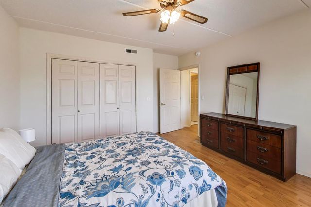 4534 N Cumberland Avenue 101, Chicago, IL 60656