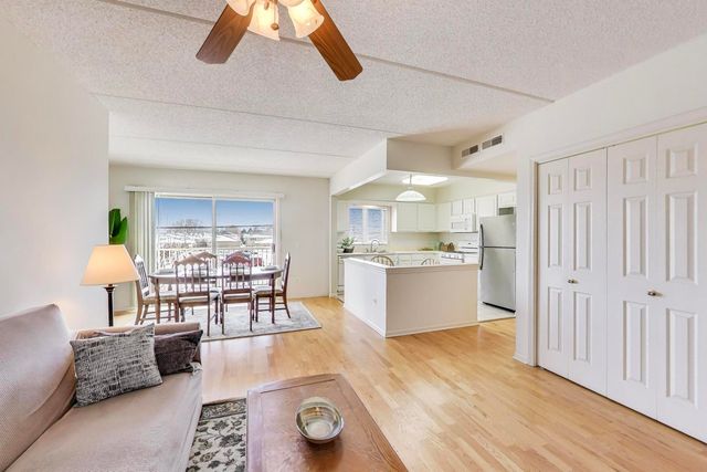 4534 N Cumberland Avenue 101, Chicago, IL 60656