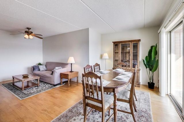 4534 N Cumberland Avenue 101, Chicago, IL 60656