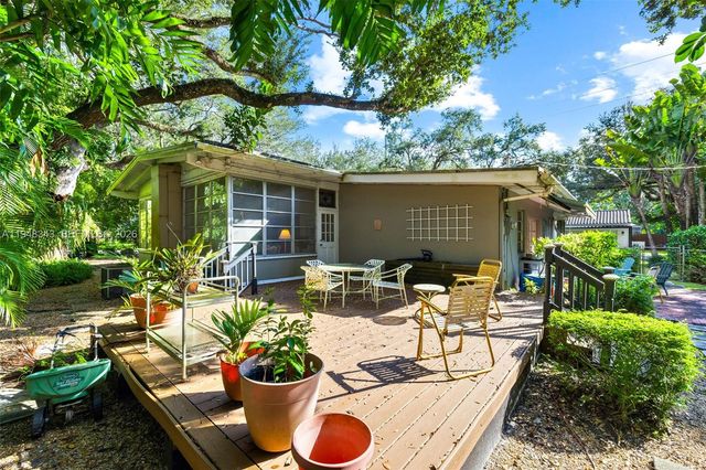 5335 SW 74th St, Miami, FL 33143