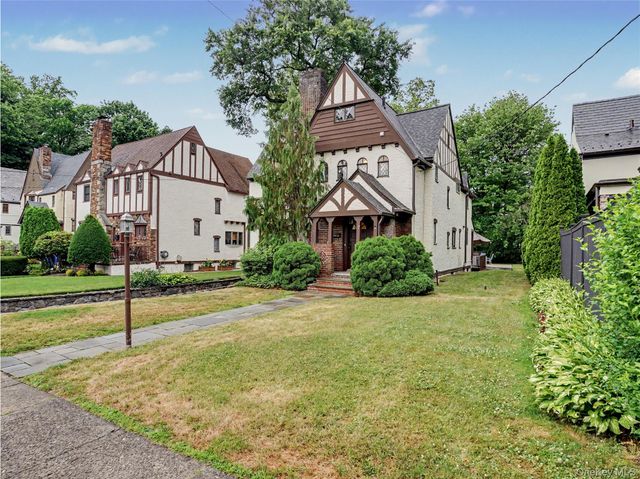 7 Huntwood Place, Mount Vernon, NY 10552