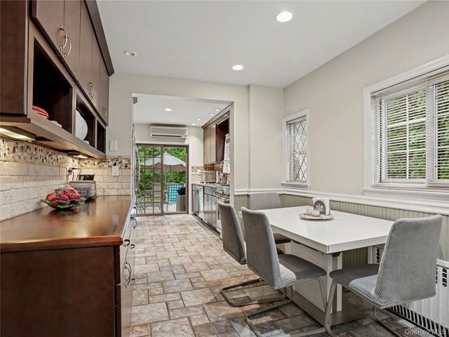 7 Huntwood Place, Mount Vernon, NY 10552