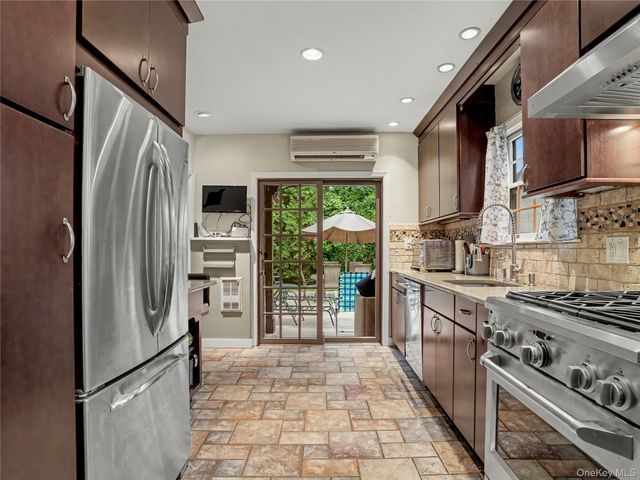 7 Huntwood Place, Mount Vernon, NY 10552