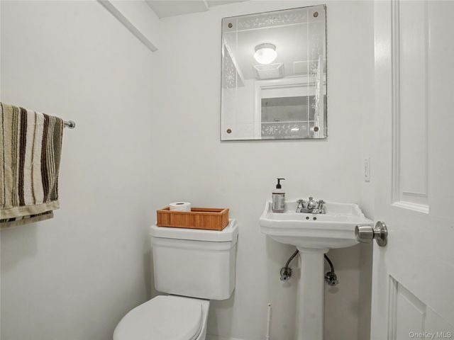 7 Huntwood Place, Mount Vernon, NY 10552