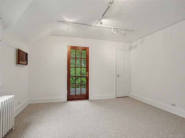 7 Huntwood Place, Mount Vernon, NY 10552