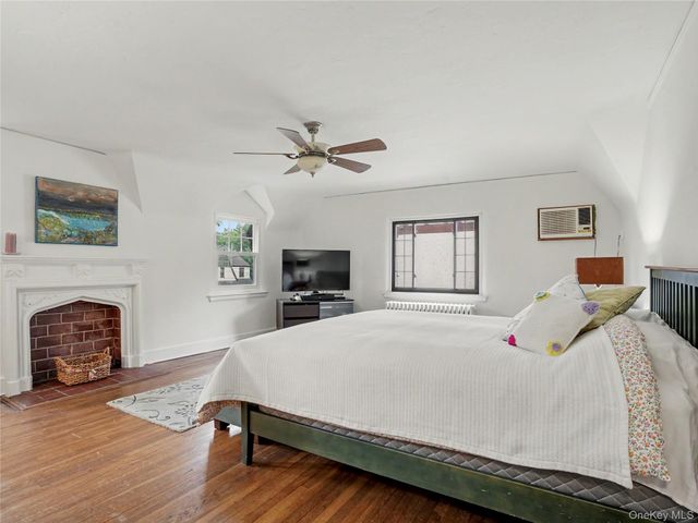 7 Huntwood Place, Mount Vernon, NY 10552