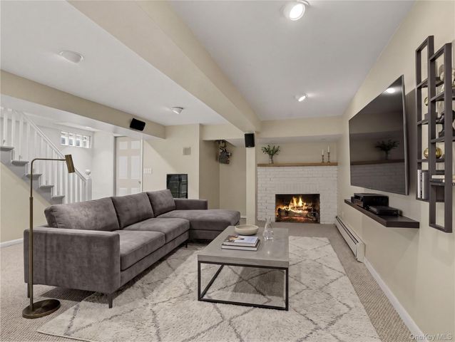 7 Huntwood Place, Mount Vernon, NY 10552